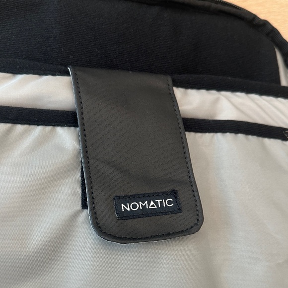 Nomatic Black Men's Travel Pack Backpack 20L Tech Techie Carry-On - Picture 8 of 10